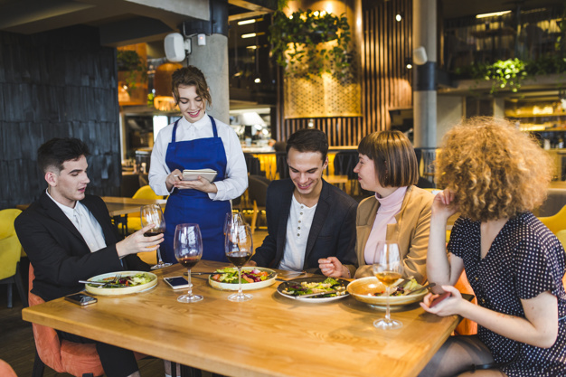 8 Benefits of Using a Restaurant Survey Software