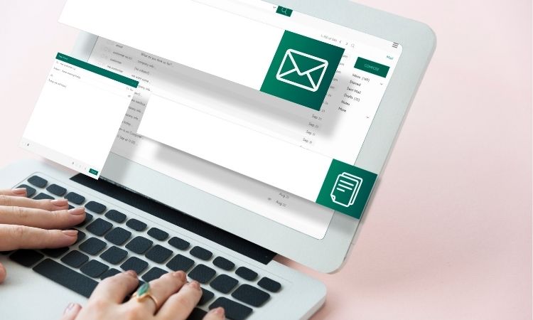 Customer Service Feedback: In-Signature Surveys vs. Email Embedded Surveys